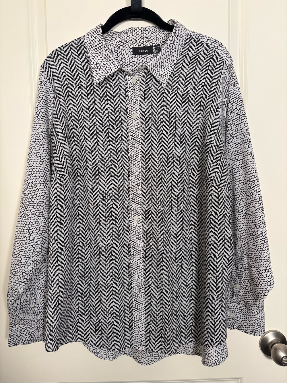 Apt. 9 Black and White Patterned Button-Front Blouse